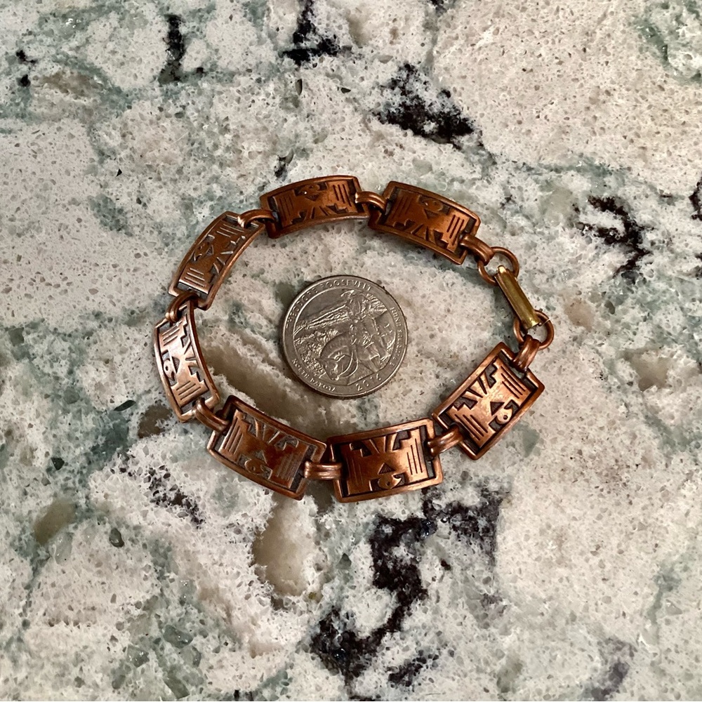 Vintage solid copper thunderbird bracelet.
Natvie American made in Albuquerque